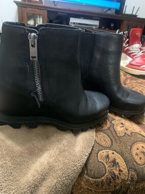 Sorel Black Leather Side-Zip Lug Sole Ankle Boots